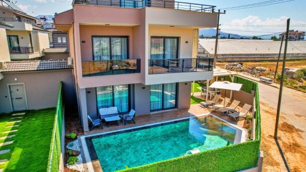 På billedet ses objektet Fethiye 4 Bedroom Villa - 2159 beliggende i byen Fethiye.