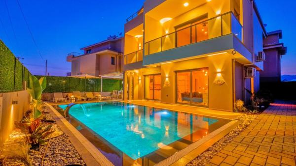 På billedet ses objektet Fethiye 4 Bedroom Villa 2855 beliggende i byen Fethiye.