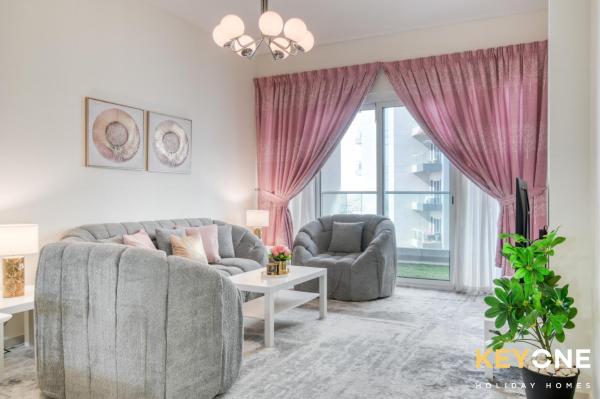 På billedet ses objektet Viridis Living Chic and Spacious 1BR beliggende i byen Dubai.