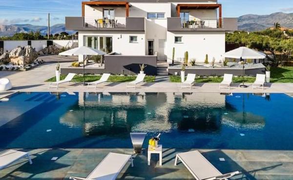 På billedet ses objektet Villa Luxury Eden di Sofia beliggende i byen Camporeale.