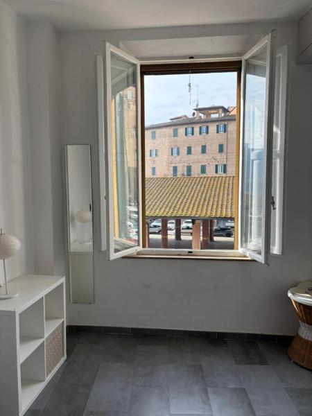 På billedet ses objektet Piazza del Campo - del Mercato beliggende i byen Siena.