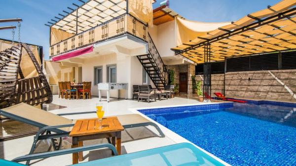 A la foto es mostra l'objecte Kalkan Ordu Village 4 Bedroom Villa 3843 situat a la ciutat de Kalkan.