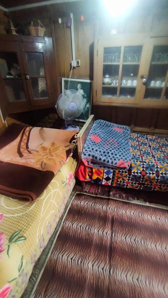A la foto es mostra l'objecte Happy day house boat situat a la ciutat de Srinagar.