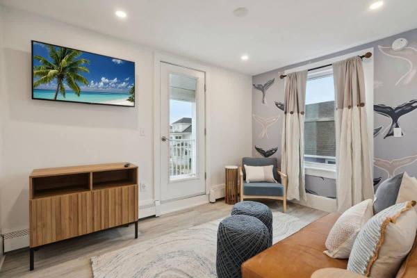 Nella foto è visibile l'oggetto Newly Renovated Ocean Views Private Balcony situato nella città di Hampton.