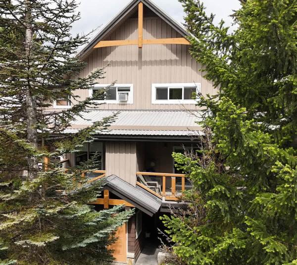 På bildet vises objektet Whistler Village North Retreat - Private Hot tub som ligger i byen Whistler.