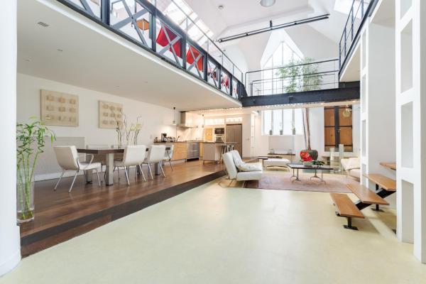 Luxury Two-Story Designer Loft in Paris Epicenter - Bright and Spacious, Paris