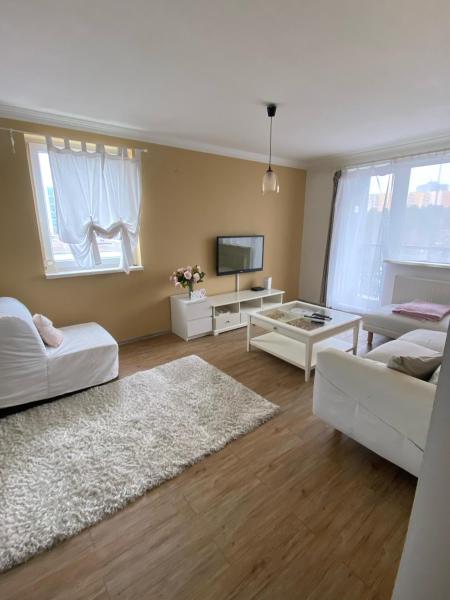 På billedet ses objektet Bratislava, BAGRA Family Apartment, Bathtub, Balcony, Free Parking, 6km Old Town beliggende i byen Dúbravka.