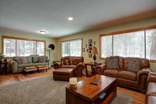 A la foto es mostra l'objecte a minute away from SHARC situat a la ciutat de Sunriver.