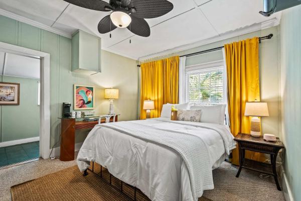 Na zdjęciu widoczny jest obiekt Old Carrabelle Hotel Flamingo Suite położony w mieście Carrabelle.