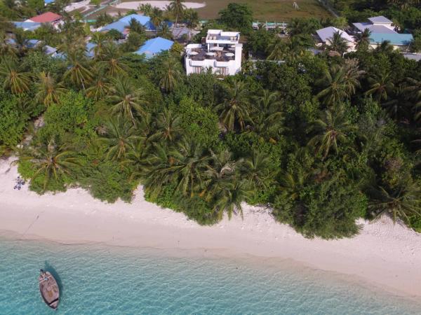 På bilden syns objektet Boutique Beach All Inclusive Diving Hotel som ligger i staden Dhigurah.