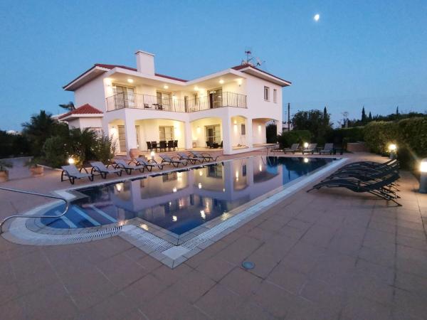 Στη φωτογραφία φαίνεται το αντικείμενο Orchard Blossom Private Villa With Pool που βρίσκεται στην πόλη Βρυσούλες.