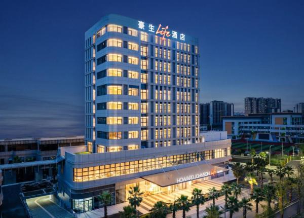 Na zdjęciu widoczny jest obiekt Howard Johnson Life Chengdu Qionglai położony w mieście Pujiang.