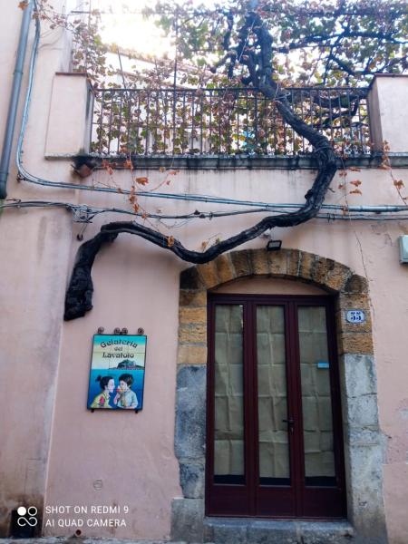 A la foto es mostra l'objecte La Casa di Dory situat a la ciutat de Cefalù.