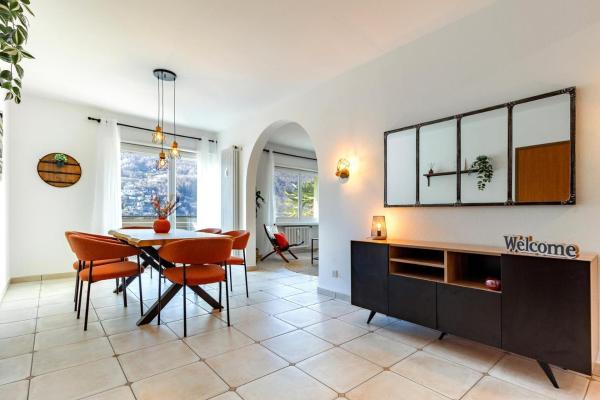 På billedet ses objektet Elegant, Lugano Lake View, pool and private parking beliggende i byen Brusino Arsizio.
