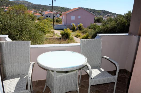 På billedet ses objektet Ferienwohnung In Vinišće Mit Barbecue beliggende i byen Vinišće.