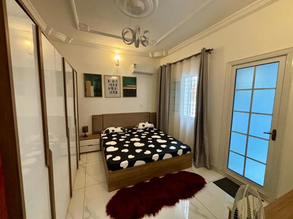 A la foto es mostra l'objecte Appartement au point e 2 chambres situat a la ciutat de Dakar.