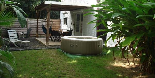 Na fotografii je vidět objekt Location Beauséjour avec Jacuzzi Sainte-Anne Le Helleux nacházející se ve městě Bérard.