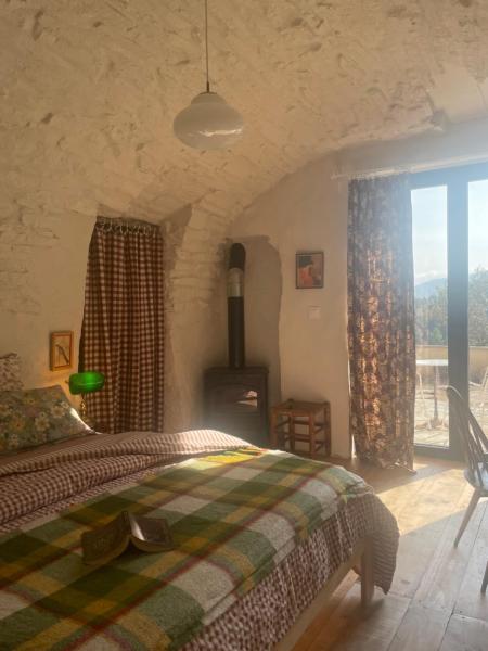 Auf dem Foto ist das Objekt Habitación con cocina de verano jardín y entrada privada in der Stadt Perarrua zu sehen.