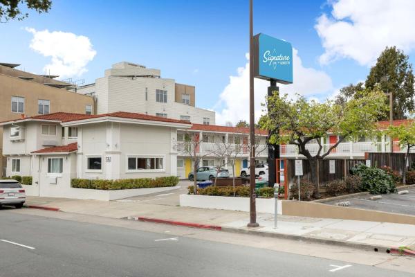 Nella foto è visibile l'oggetto Signature Inn Berkeley situato nella città di Berkeley.