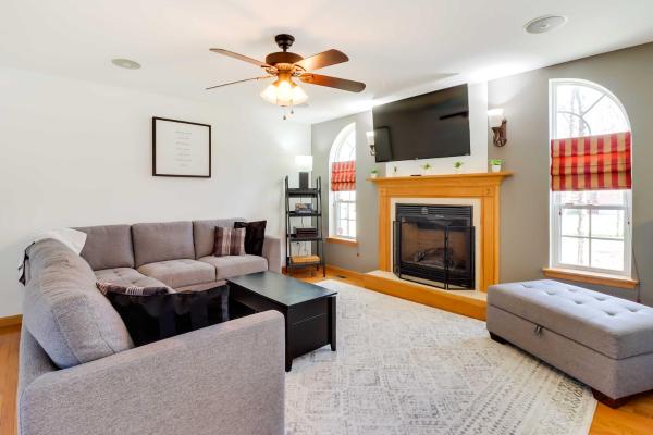Foto 5: Deck, Game Room and Fire Pit Poconos Retreat
