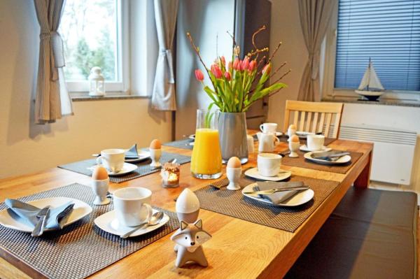 Kuvassa näkyy kohde 4-Sterne-Ferienhaus in Zislow f Familien mit Hund, joka sijaitsee kaupungissa Zislow.