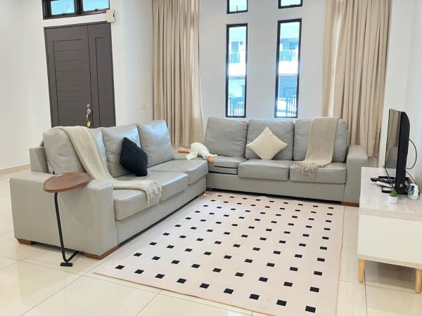 A la foto es mostra l'objecte Chicken Little 4-bedroom home with free parking! Available for Business Trip situat a la ciutat de Ji Kongsi.