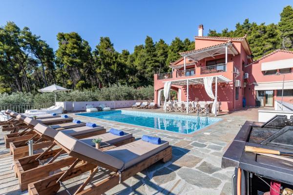 Auf dem Foto ist das Objekt Ferienhaus für 10 Personen und 6 Kinder in Skopelos, Nördliche Sporaden Skopelos in der Stadt Alikias zu sehen.