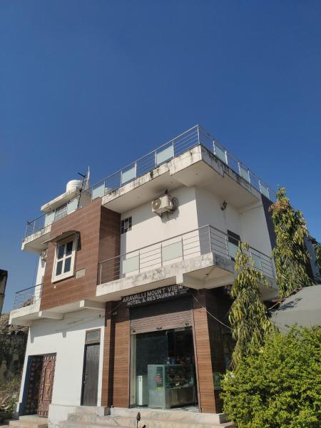 A la foto es mostra l'objecte Aravalli Mount View Hotel And Restaurant situat a la ciutat de Amarsar.