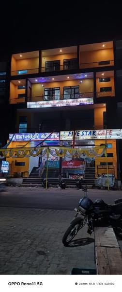 A la foto es mostra l'objecte Sariska Mount View Hotel situat a la ciutat de Bairāt.