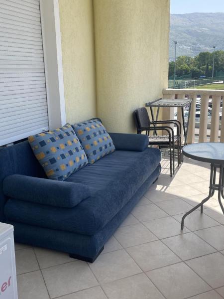 Na zdjęciu widoczny jest obiekt Kinderfreundliches Appartement Mit Garten położony w mieście Split.