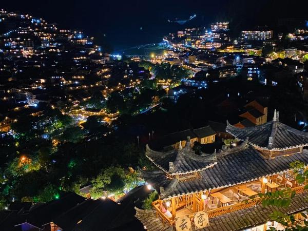 A la foto es mostra l'objecte 西江云亭轻奢全景民宿千户苗寨观景台店 situat a la ciutat de Leishan.