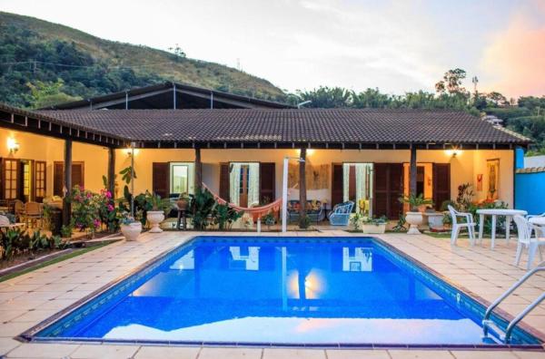 A la foto es mostra l'objecte Casa com Piscina Cigarras a 300m da Praia situat a la ciutat de Bairro do Barro.