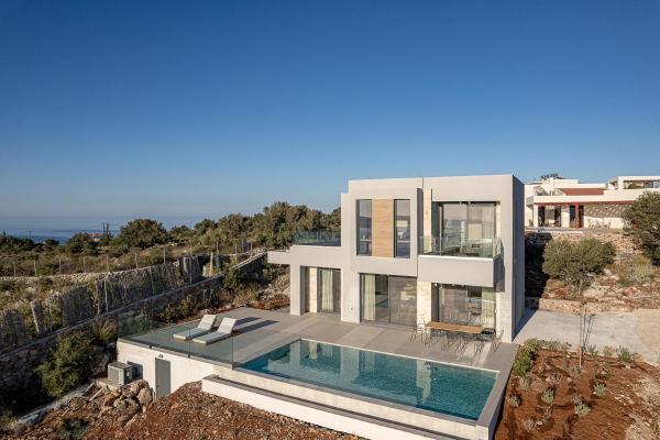 På bildet vises objektet PhantΩm Villas Villa Kateena som ligger i byen Pláka.