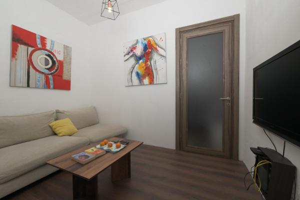 Stylish Valletta 2 bedroom City Centre Apartment with Terrace and Views, La Valletta