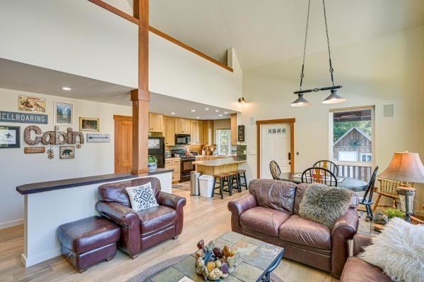 Foto 4: Mtn-View Packwood Cabin: Hot Tub, Deck & Fire Pit