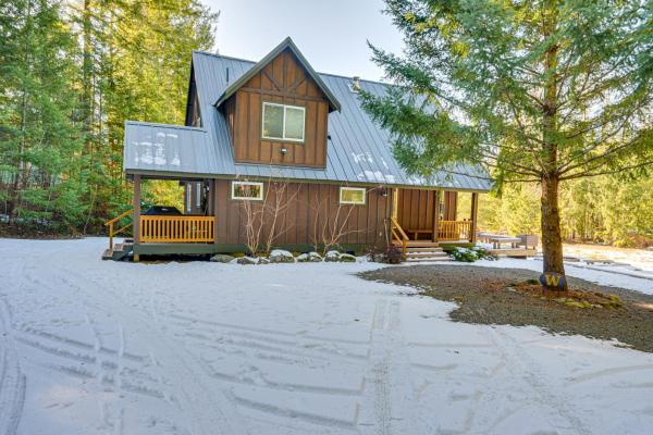 Foto 3: Mtn-View Packwood Cabin: Hot Tub, Deck & Fire Pit