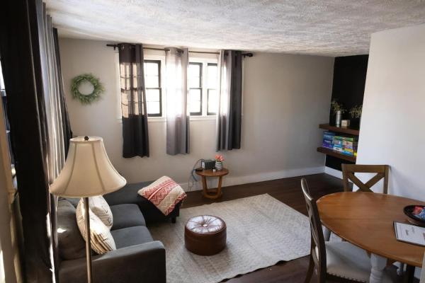 Auf dem Foto ist das Objekt Homey 3 Bedroom Duplex in der Stadt Glenvil zu sehen.