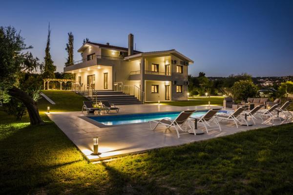 På billedet ses objektet Villa Astoria Exclusive luxury villa in Svoronata with breathtaking views and private grounds beliggende i byen Kefallonia.