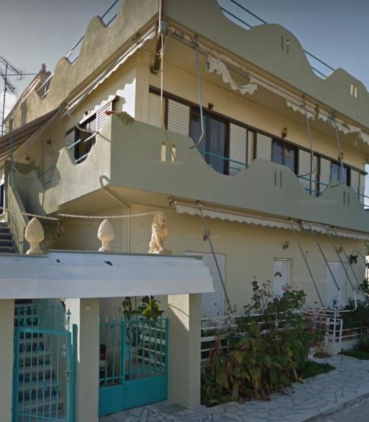 照片显示了位于Kiáton市的Kiato Rooftop Garden Apartment物件。