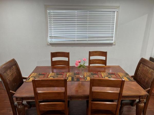 A la foto es mostra l'objecte 安静整洁便捷的独立房子 situat a la ciutat de Baldwin Park.