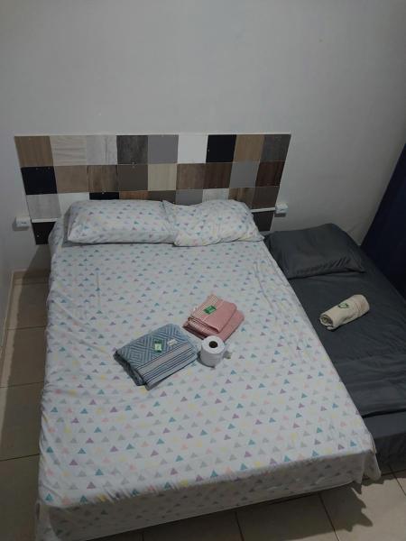 Na zdjęciu widoczny jest obiekt Kit net 01 cama de casal położony w mieście Maringá.