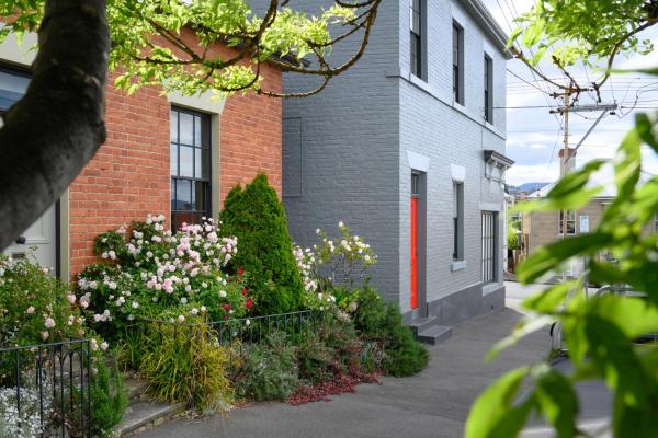 Dewitt Apartment - 3 Red Doors Battery Point - Hobart