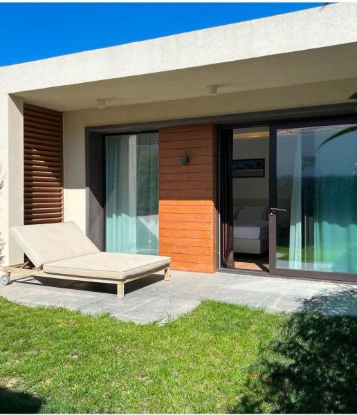 På bildet vises objektet Sea Breeze White Villa 1 som ligger i byen Nardaran.