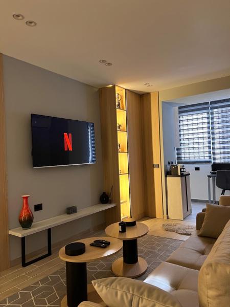 Na fotografii je vidět objekt Bici Elegant Stays Luxury Durres Vollga Apartment nacházející se ve městě Durrës.