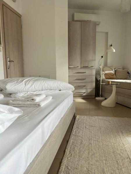 A la foto es mostra l'objecte Chicago Studio situat a la ciutat de Komotini.