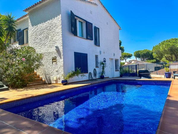 Na fotografii je vidět objekt BOUBOU - Fantástica villa con piscina! nacházející se ve městě Pals.