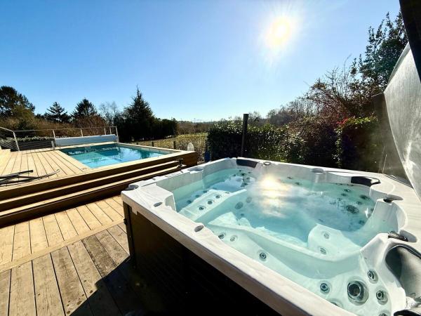 A la foto es mostra l'objecte Maison des Chênes 64 - Entire house with Heated Pool & Spa situat a la ciutat de Boucau.