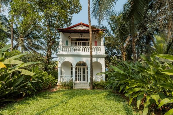 Elivaas Maison 10 - Luxe 4 Bhk Villa With Pvt Pool, Garden & Portuguese Charm - Goa