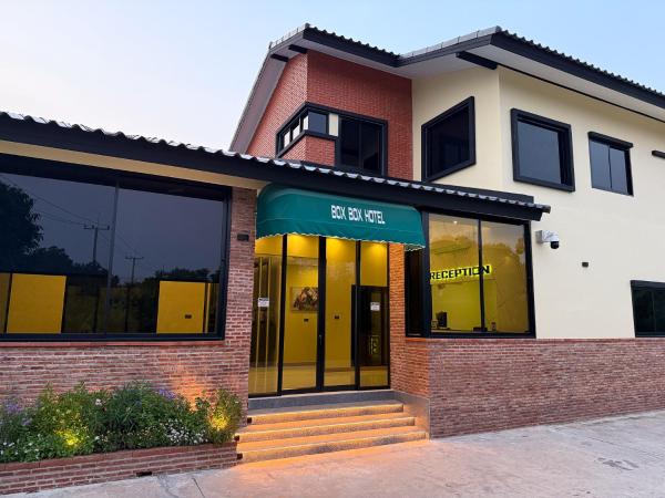 Box Box Hotel And Sports Restaurant - Sattahip