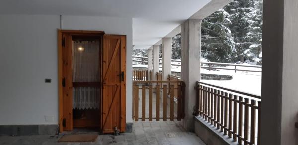 På billedet ses objektet Condominio Saint Èsprit beliggende i byen Champoluc.